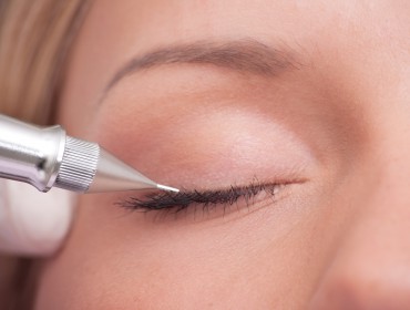Eyeliner Naturel: Pointillé discret Brigitte-Beauté Genève