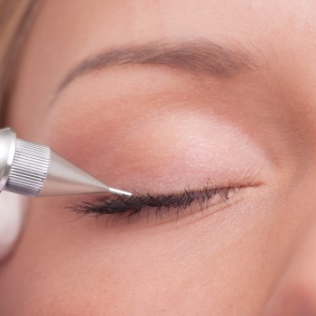 Eyeliner Supérieur: L’oeil de biche Brigitte-Beauté Genève